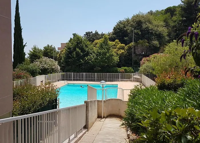 Park Fabron 2 Pieces Terrasse Piscine Parking